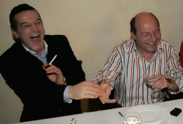Creştinul Becali se închină doar la Zeus