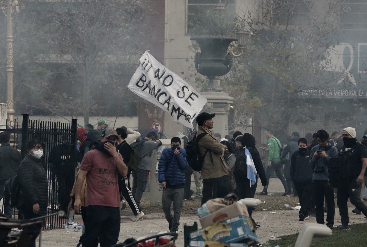 România a aderat la America Latină -V-. Revolta populară
